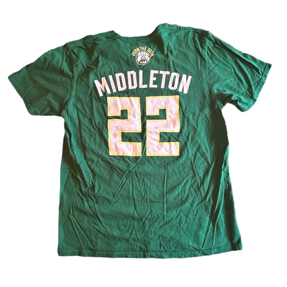 Milwaukee Basketball Middleton 22 NBA Tshirt